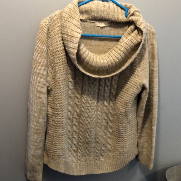 Wide cowl neck sweater size large - Picture 1 of 5